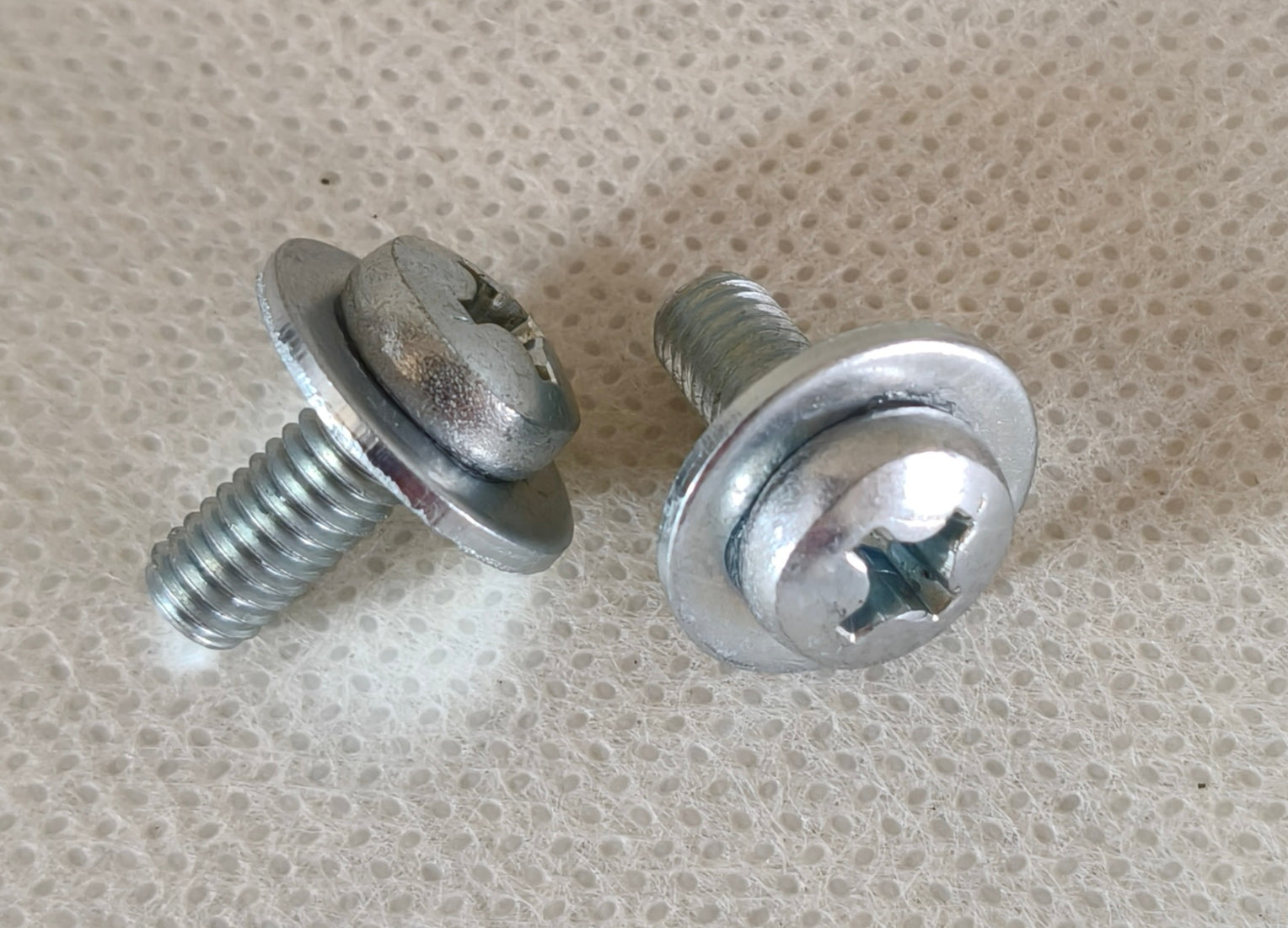 Vis de coque arrière