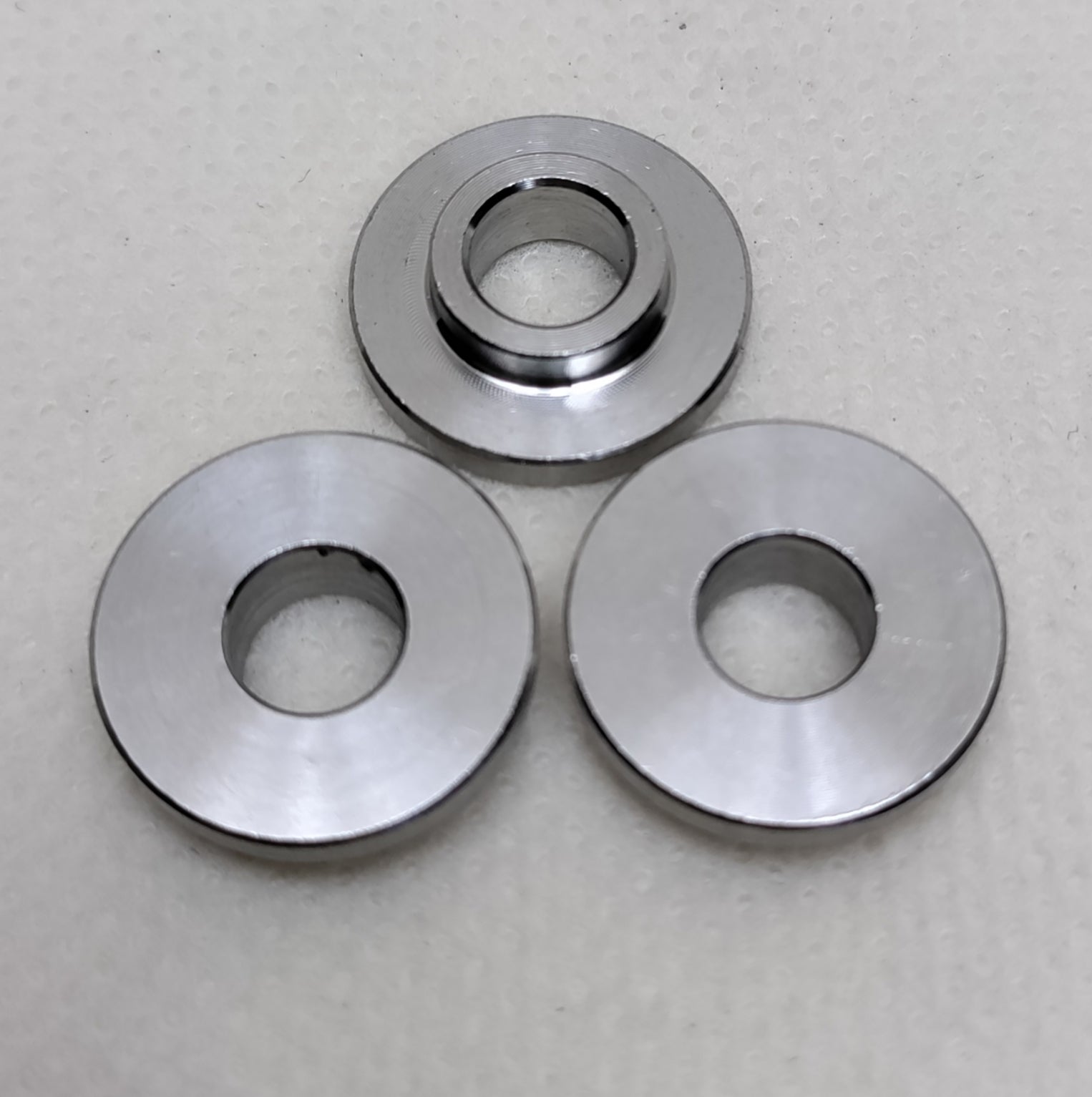 Kit de 3 entretoises de face AV